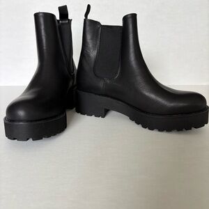 DL Dirty Laundry Black Leather Chelsea Boots 9